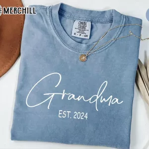 Custom Grandma Est Date Shirt Personalised Gifts for Mum