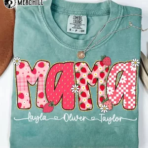Custom Preppy Mama Strawberry Glitter Tee Cute Gifts for Mum 5