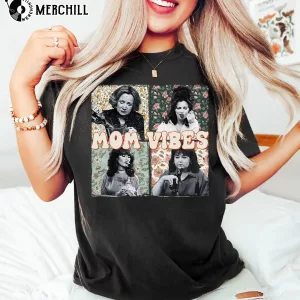 Vintage Mom Vibes Graphic Tee Holiday Gifts for Mom